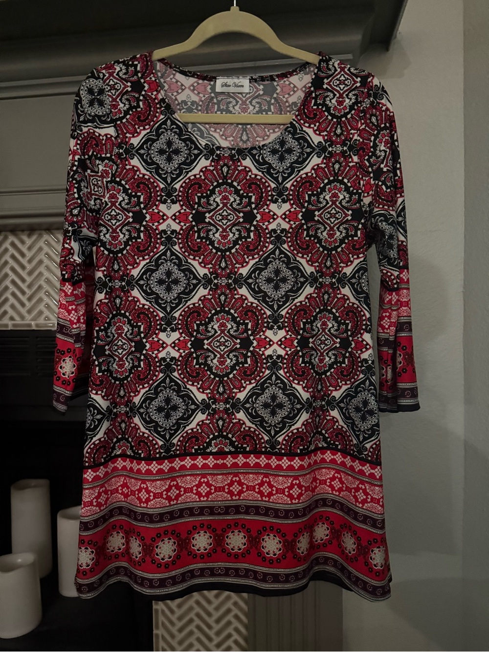 Star Vixen Red and Black Printed Long-Sleeve Shift Dress